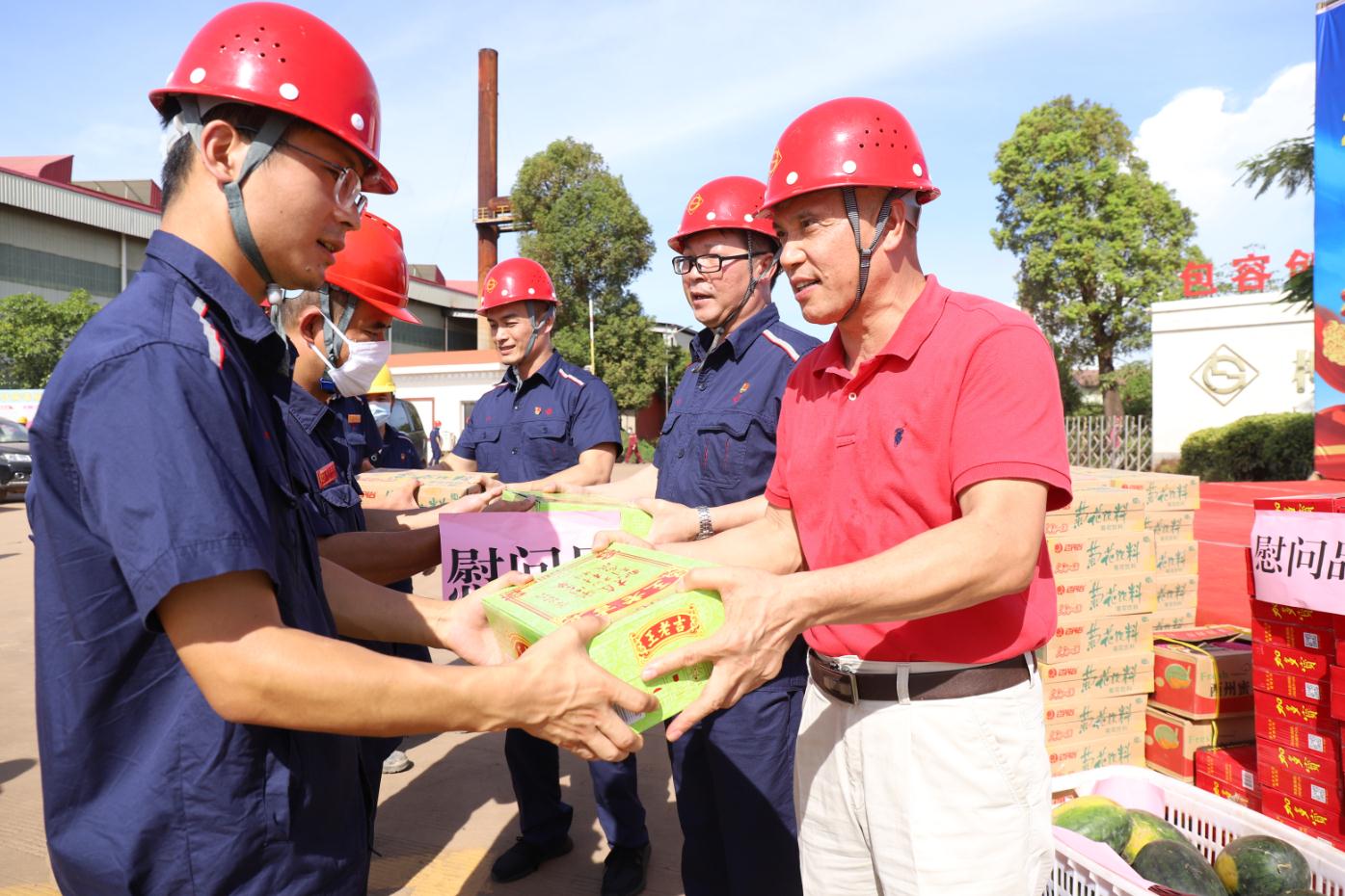 暖心！柳州市總工會(huì)、柳鋼集團(tuán)工會(huì)送來(lái)陣陣清涼